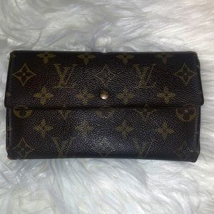 Authentic Louis Vuitton, wallet